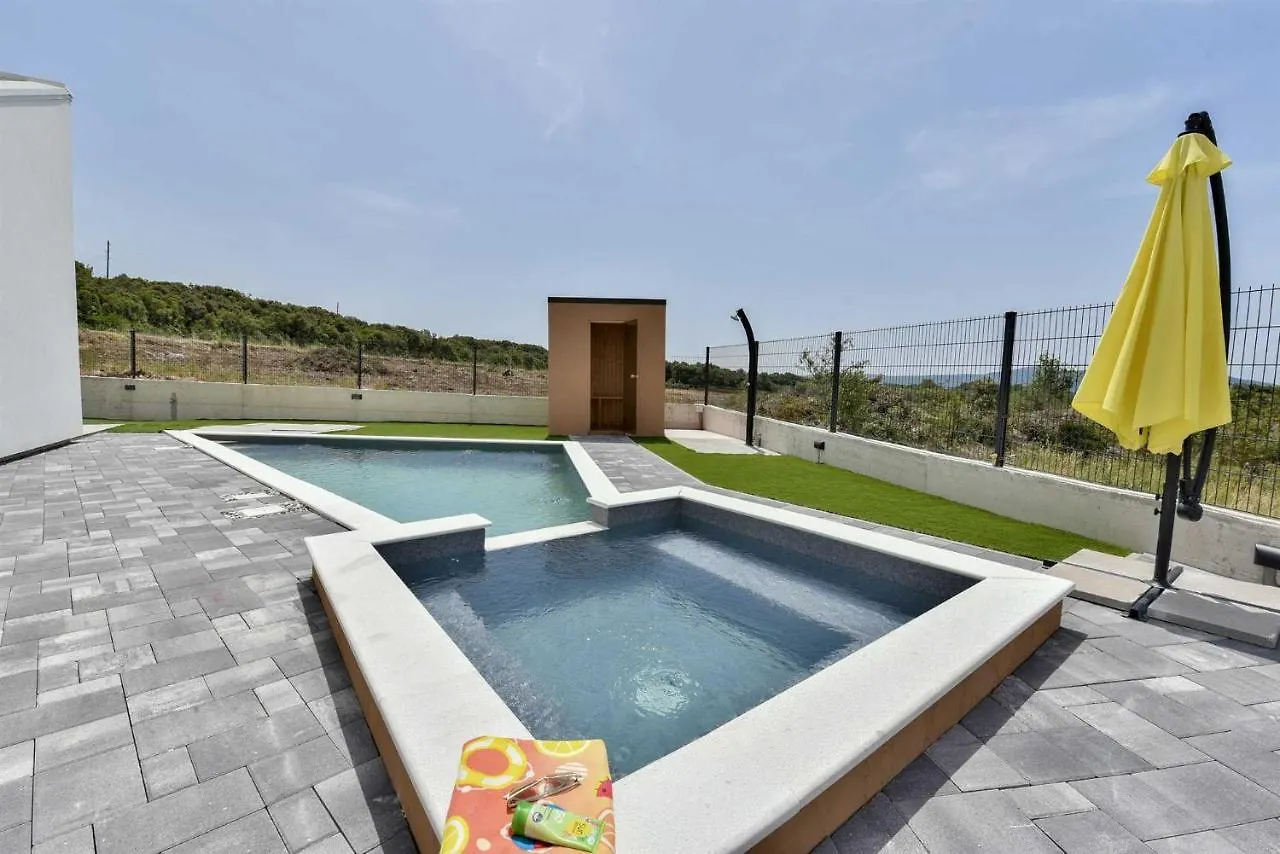 Beautiful Villa Silente With Pool, Whirpool And Sa Sukosan