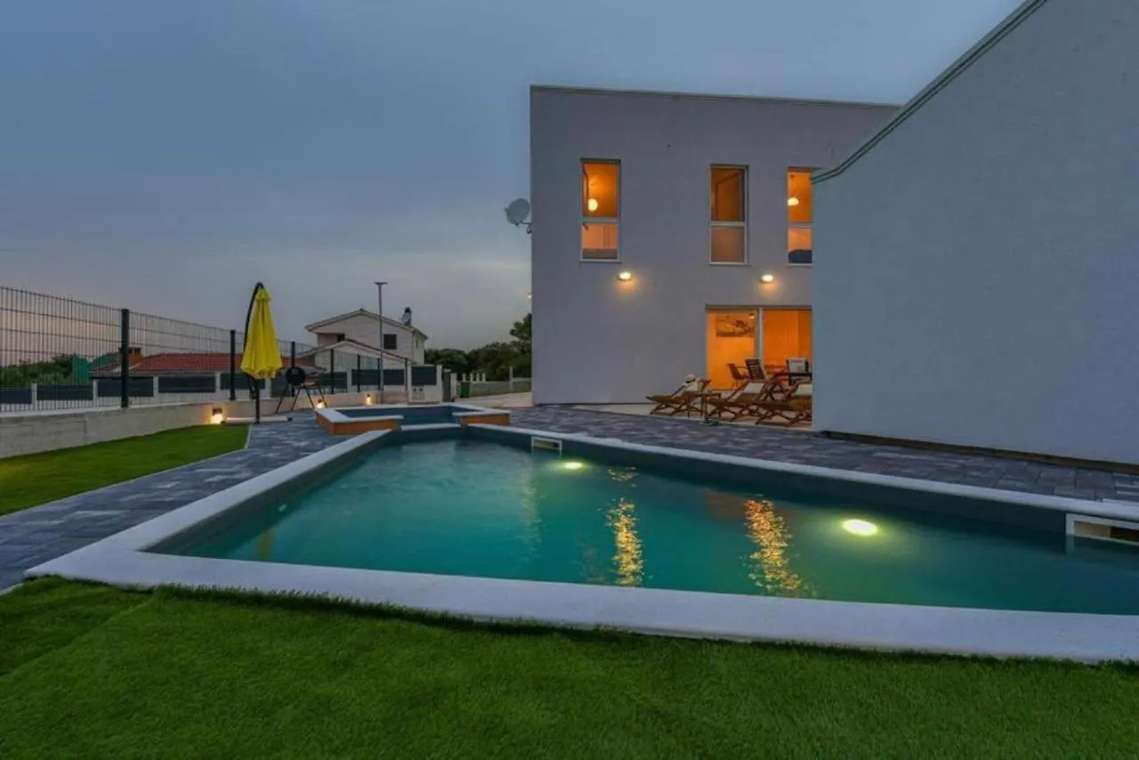 Beautiful Villa Silente With Pool, Whirpool And Sa Sukosan