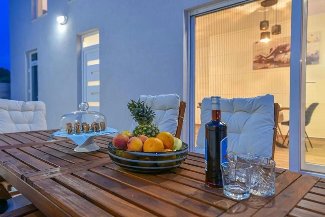 Beautiful Villa Silente With Pool, Whirpool And Sa Sukosan