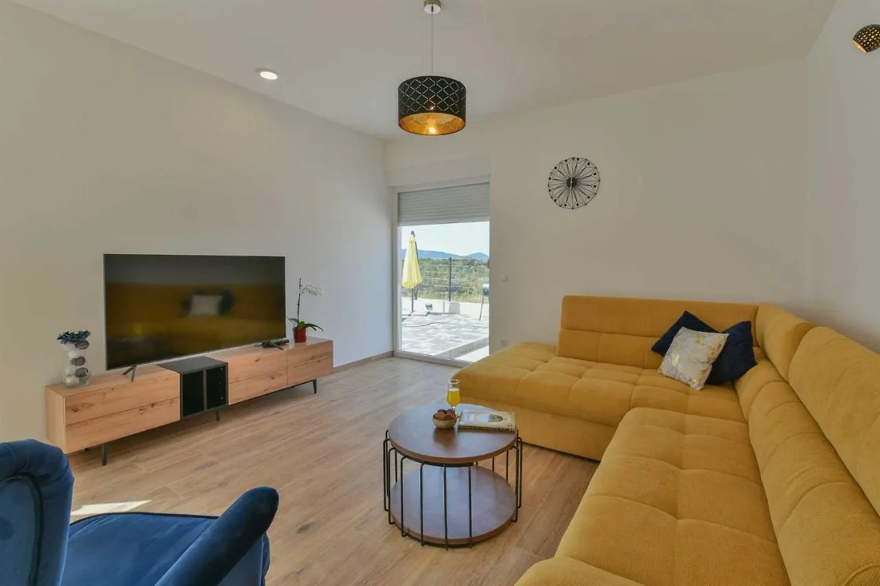 Beautiful Villa Silente With Pool, Whirpool And Sa Sukosan